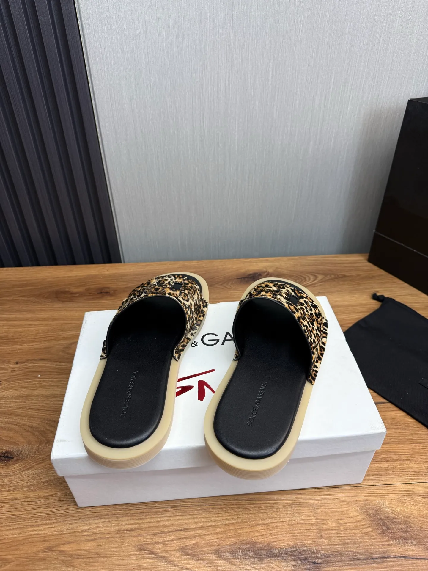 Men's men's shoes💰340💰Dolce & gabbana (DG) official website synchronized new slippers💥Fashion hot models: 1 exclusive mold opening✅Unique brand style logo upper💥Original private mold outsole✔️36-44 (45 customized, non-refundable)